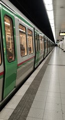 Obraz premium Green and Silver Train at Platform
