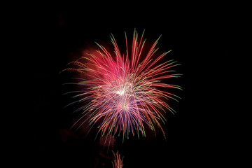 Fototapeta premium 夏の夜を彩る大迫力の花火