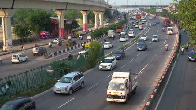 Busy traffic road at new delhi, india 4k video 