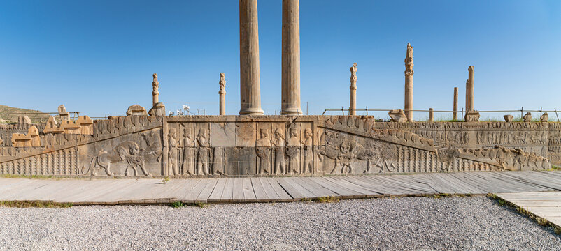 Fototapeta Ruins of Persepolis, the grand ceremonial capital of the Achaemenid Empire, showcasing Persian imperial architecture and culture.
