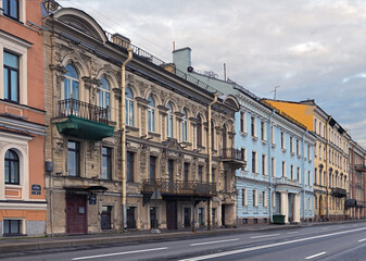 Obraz premium Kutuzov Embankment (Kutuzov Quay), street in Central Saint Petersburg. Mansion Aleksandrovskaya (1882) and mansion of Field Marshal Prince Mikhail Kutuzov (1768)