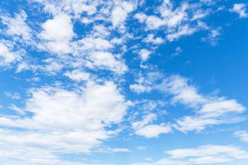 夏の空　澄んだ青空と雲270