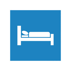 Obraz premium White bed icon on a blue square background representing accommodation or lodging.
