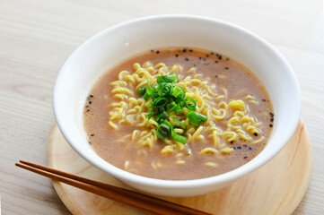 インスタントラーメン　味噌味