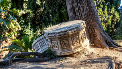 Alte Griechische Steinsockel