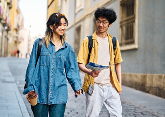 Fototapeta premium Portrait of a smiling couple in the city, tourists visiting destination, summer trip exploring