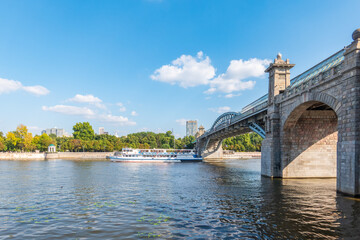 Obraz premium View of the Moscow river embankment, Pushkinsky bridge and cruise ships at sunset.