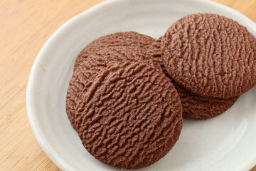 皿の上のクッキー