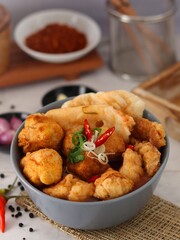 Cuanki Meatball Soup with Sauce and Garnish