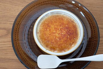 creme brulee ice cream on the plate
