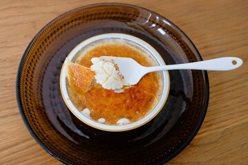creme brulee ice cream on the plate
