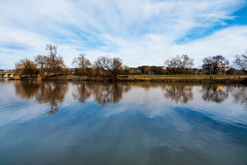 The photo showcases the beautiful scenery on both sides of the Lake Burley Griffin