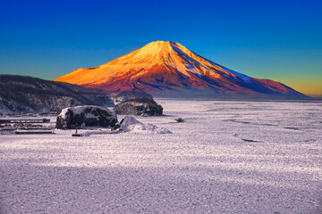 オホーツク海の流氷と富士山合成 © san724