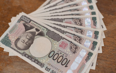 置かれた現金の一万円札