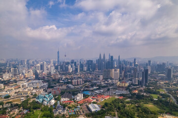 Naklejka premium Panoramic view of Kuala Lumpur's urban sprawl