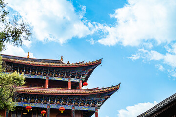 Fototapeta premium Exquisite building door plates and blue sky in Yunnan, China