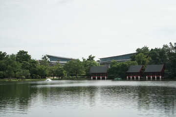 Obraz premium Serene lake landscape in Thailand. Reflecting the country's tranquil natural beauty and traditional living by the water.