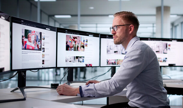 Digital News Writer Monitoring Media Presence