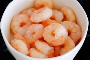 close up of a bowl of peeled raw shrimp