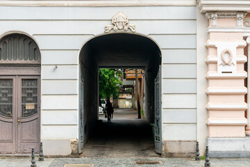 An entrance to an inner courtyard, Entrance arch