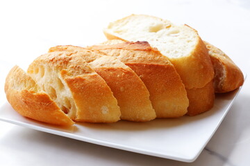 バゲット - 焼きたてでおいしいフランスパン
