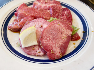 焼肉ランチの牛タン塩・カルビ・ロース