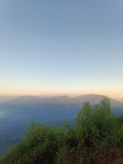 Obraz premium Scenic Mountain View with Morning Haze