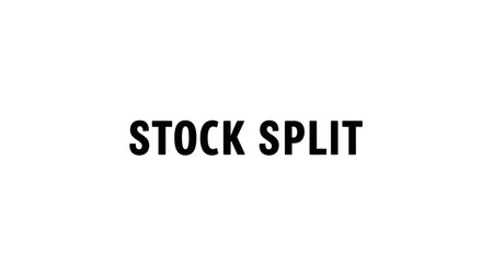 Fototapeta premium Stock Split Illustration: The simple and clear text STOCK SPLIT is presented against a bright background, symbolizing a crucial financial concept with concise clarity.