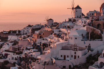 世界一美しいと言われる、ギリシャのサントリーニ島の夕日と夜景