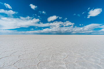 Fototapeta premium 死ぬまでに一度は行ってみたい、ボリビアのウユニ塩湖の絶景