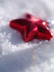 Red star is on top of a snowy surface