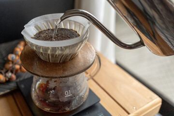 ホットコーヒーをハンドドリップで淹れる