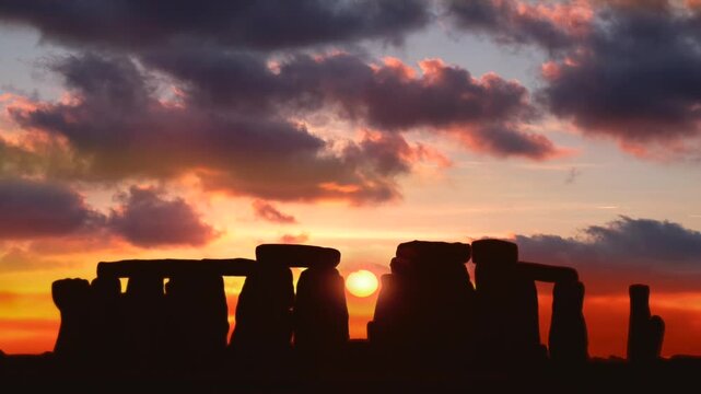 Stonehenge at dawn , Wiltshire, UK