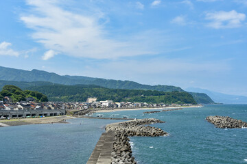 日本海夏の風景　青い海と空