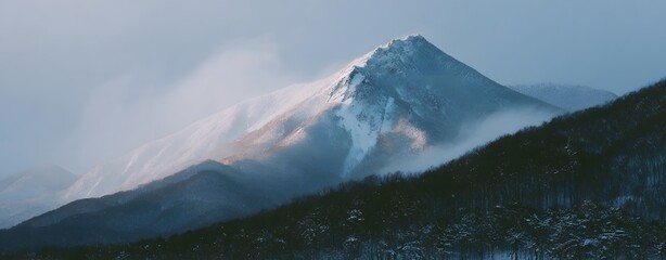 壮大な自然が持つ威厳を感じさせる背景