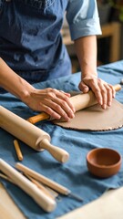 Obraz premium Clay shaping with rolling pin