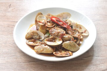 stir fried clams with roasted chili curry paste on plate 