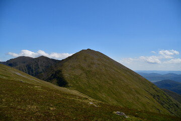 Fototapeta premium MacGillycuddy's Reeks, Carrauntoohil, Carrauntoohill, Carrantuohill mountain, Iveragh Peninsula, County Kerry, Ireland