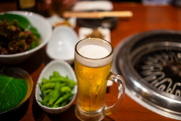 焼肉屋でビール