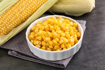 Canned sweet young corn grain
