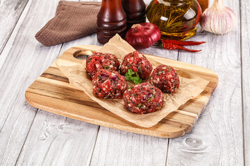 Raw beef meatballs for cooking