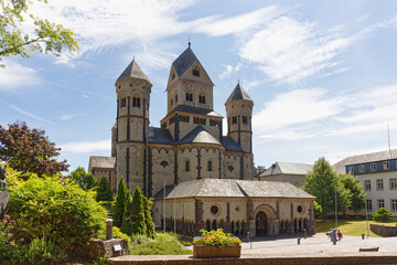 Kirche der Klosteranlage Maria Laach am Rande der Eifel