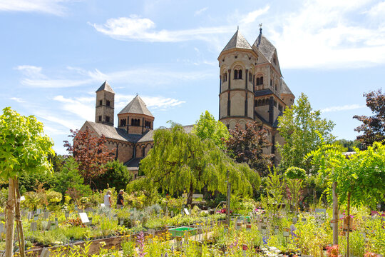 Kirche der Klosteranlage Maria Laach am Rande der Eifel