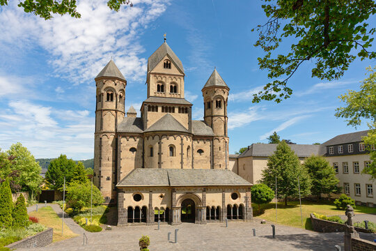 Kirche der Klosteranlage Maria Laach am Rande der Eifel