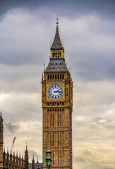 Fototapeta premium Big Ben and Elizabeth Tower Against a Dramatic London Sky