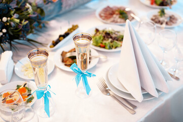 Elegant Wedding Table Setup with Champagne Glasses and Decorative Elements
