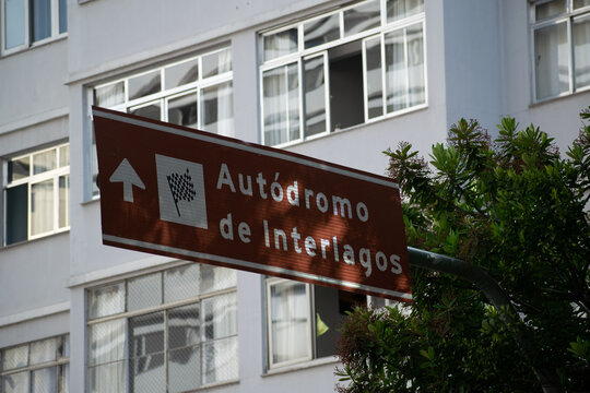 Letrero de autodromo de interlagos