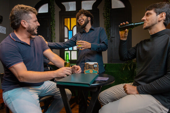 Friends Drinking Beer – Friendship, Relaxation and Good Times