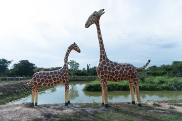 figuras y esculturas de jirafas hechas con cemento