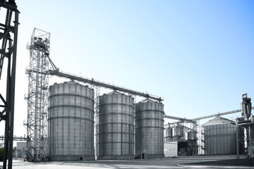Obraz premium Modern granaries for storing cereal grains outdoors